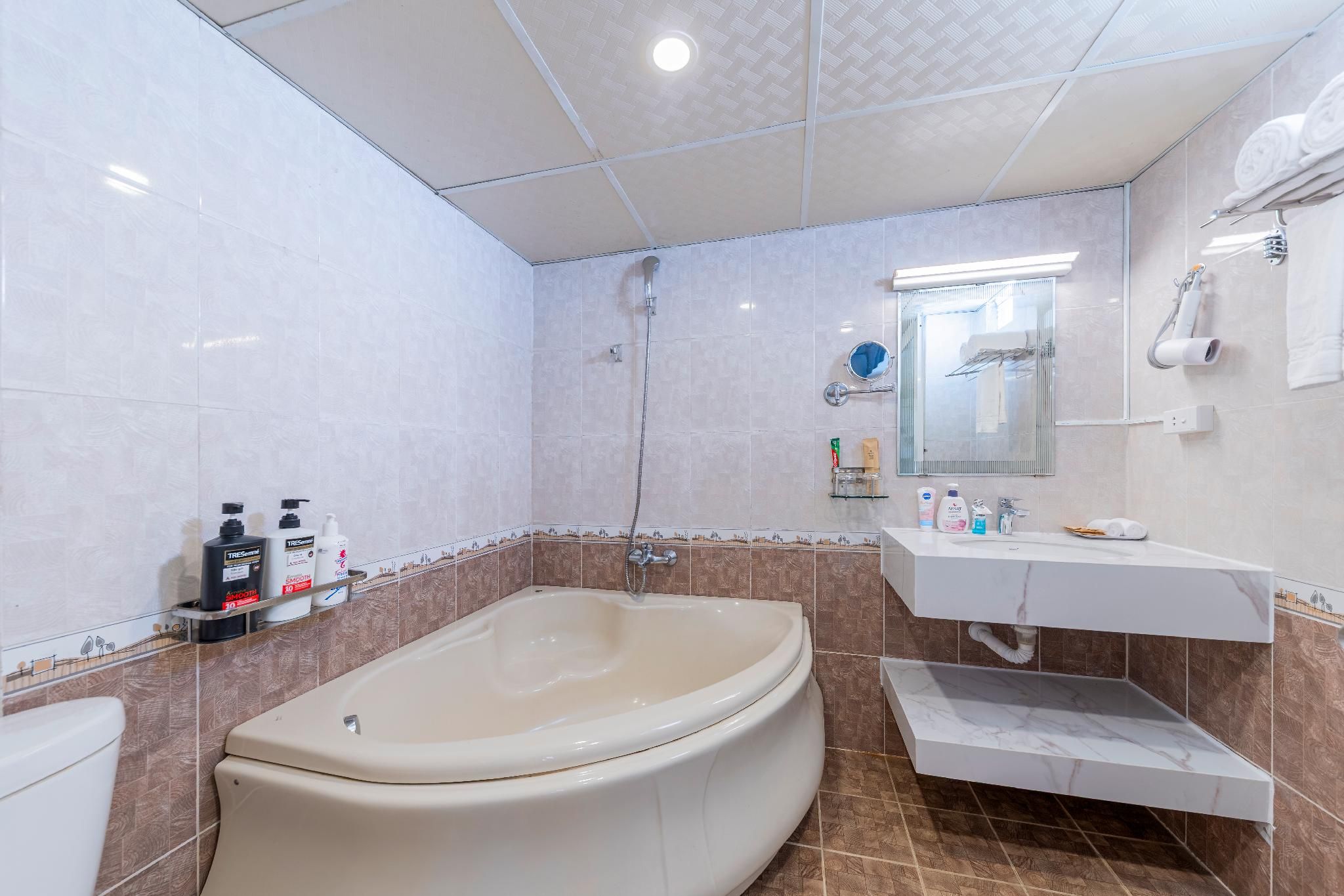 undefined A25 Hotel - 137 Nguyen Du DN 7