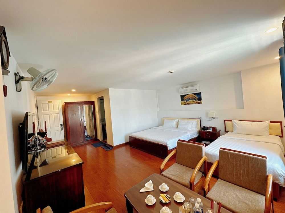 undefined A25 Hotel - 137 Nguyen Du DN 7