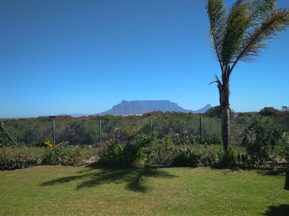 Cape Oasis Guesthouse Standard Apartment (Bachelor with view) 8