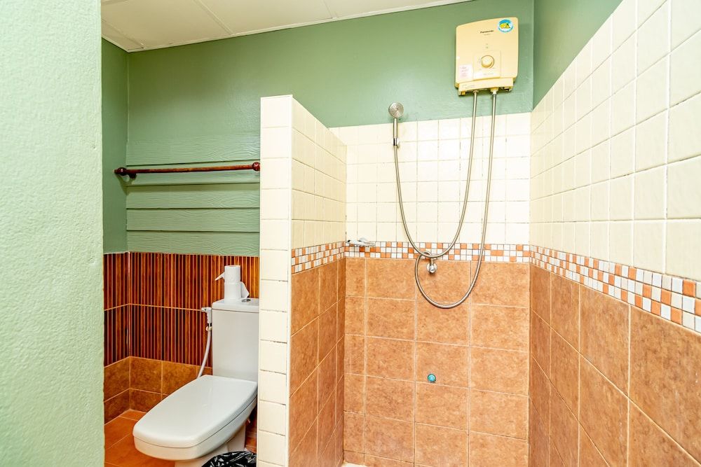 The Palm Hotel Deluxe Room 7