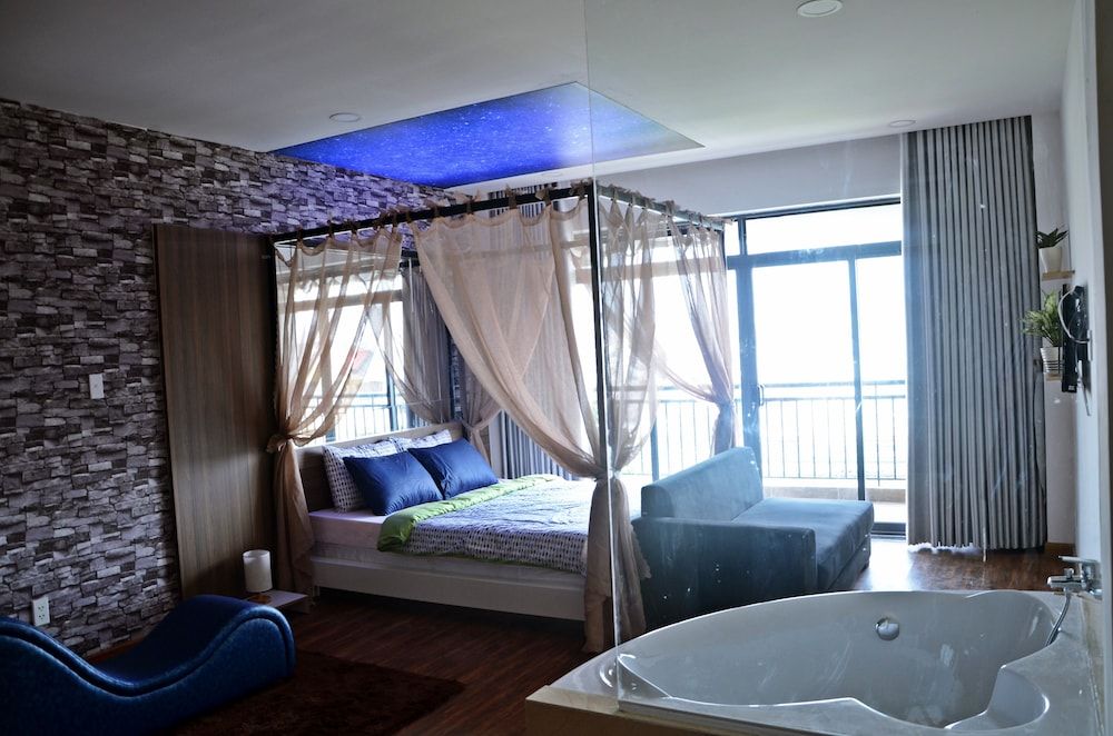 undefined La Hotel 4