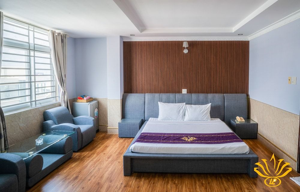 Linh Phuong 3 Hotel Deluxe Room, City View 4