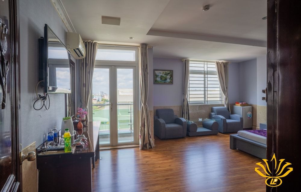 Linh Phuong 3 Hotel Deluxe Room, City View 6