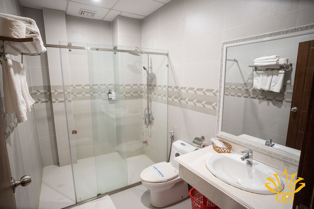 Linh Phuong 3 Hotel Triple Room 7