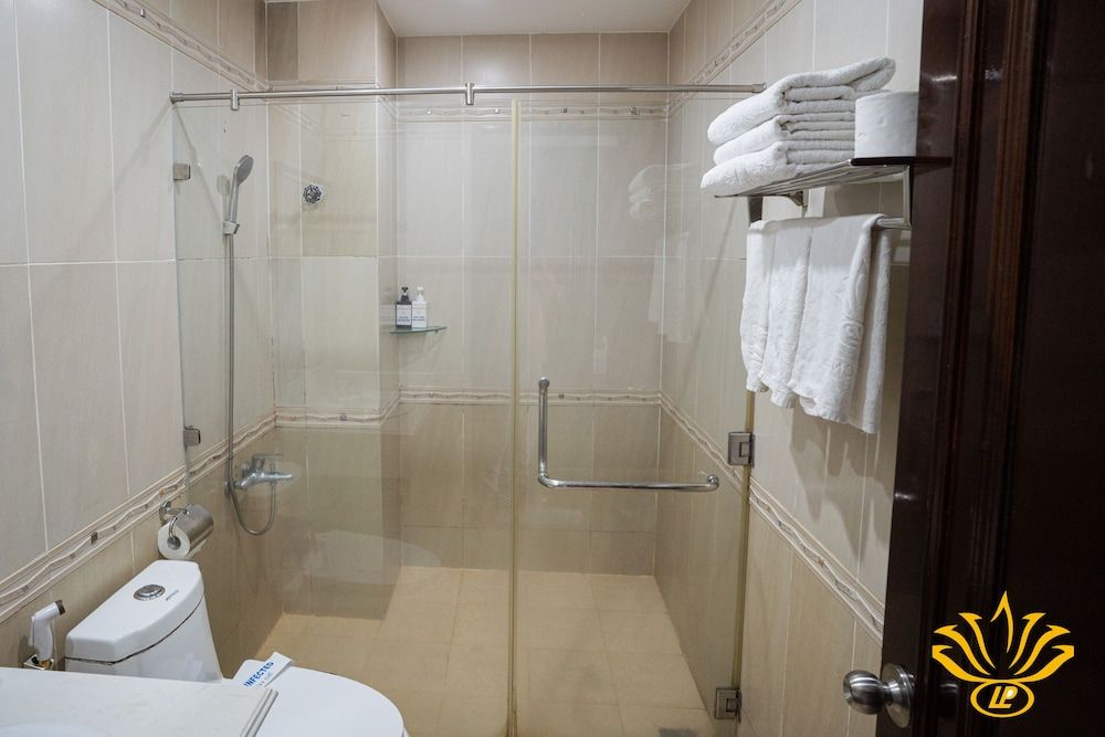 Linh Phuong 3 Hotel Triple Room 6