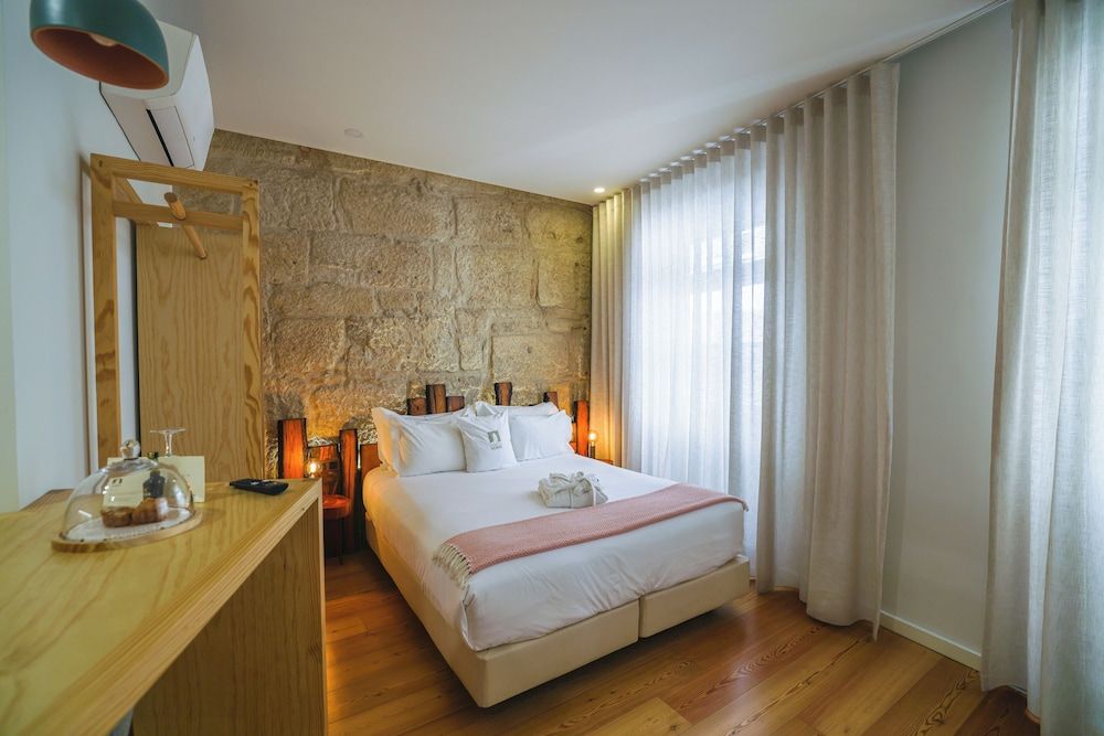 Porta Nobre Boutique Hotel by Aspasios Deluxe Triple Room 2