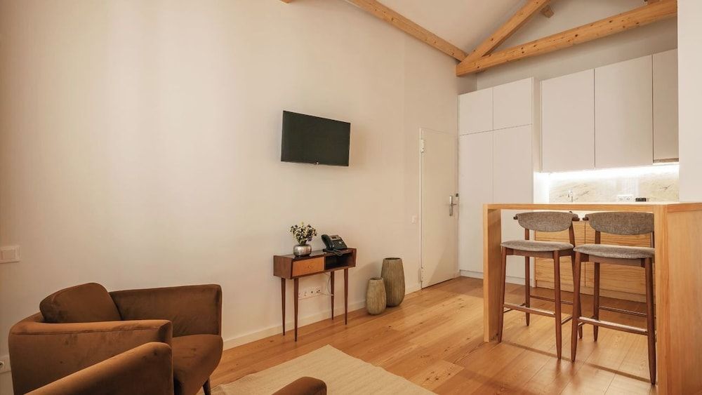 Porta Nobre Boutique Hotel by Aspasios Deluxe Triple Room 9