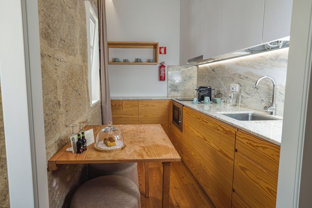 Porta Nobre Boutique Hotel by Aspasios Deluxe Triple Room 6