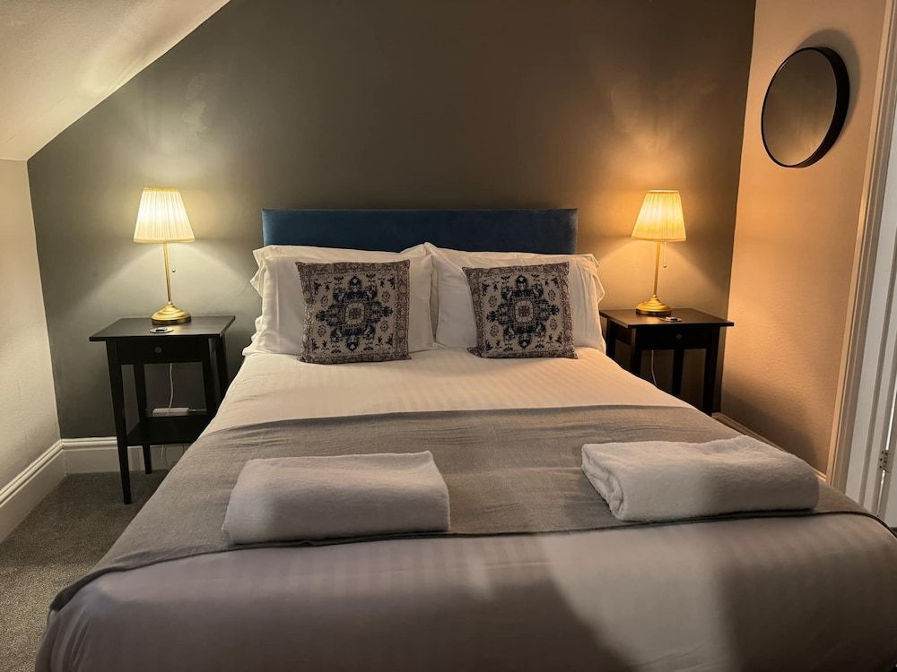 The Fountain Inn Double Room, Ensuite (Rooms 1,3 & 5)