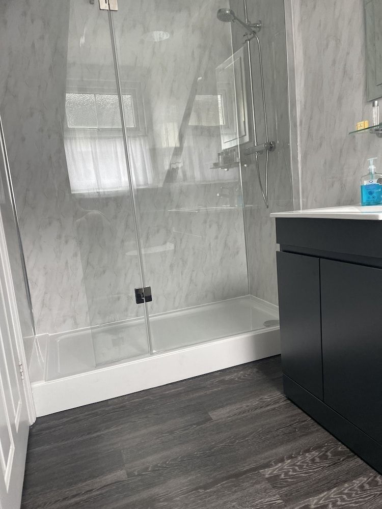 The Fountain Inn Twin Room, Ensuite (Room 2) 3