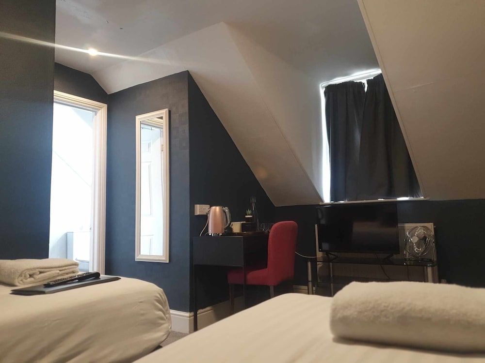 The Fountain Inn Twin Room, Ensuite (Room 2) 4