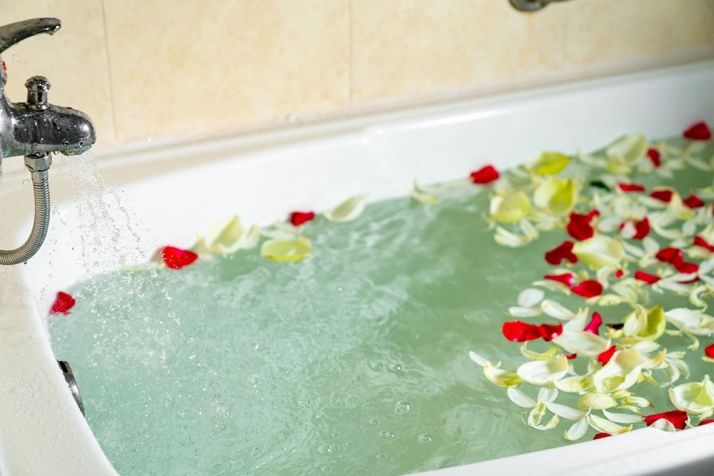 Deep Soaking Bathtub