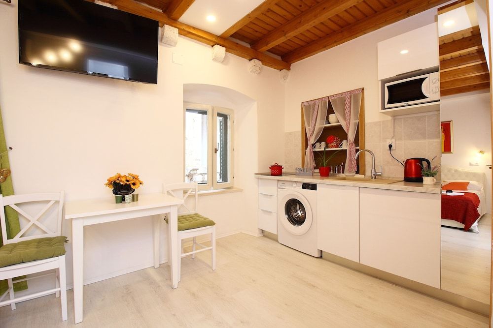 Melek Accommodations Comfort Studio 9