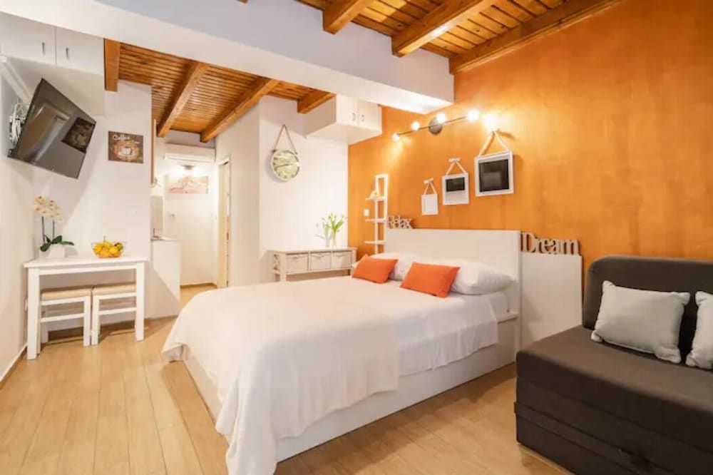 undefined Melek Accommodations 3