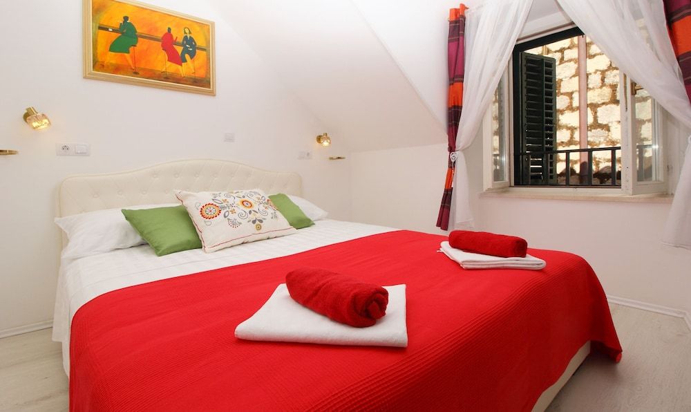 Melek Accommodations Comfort Studio 2