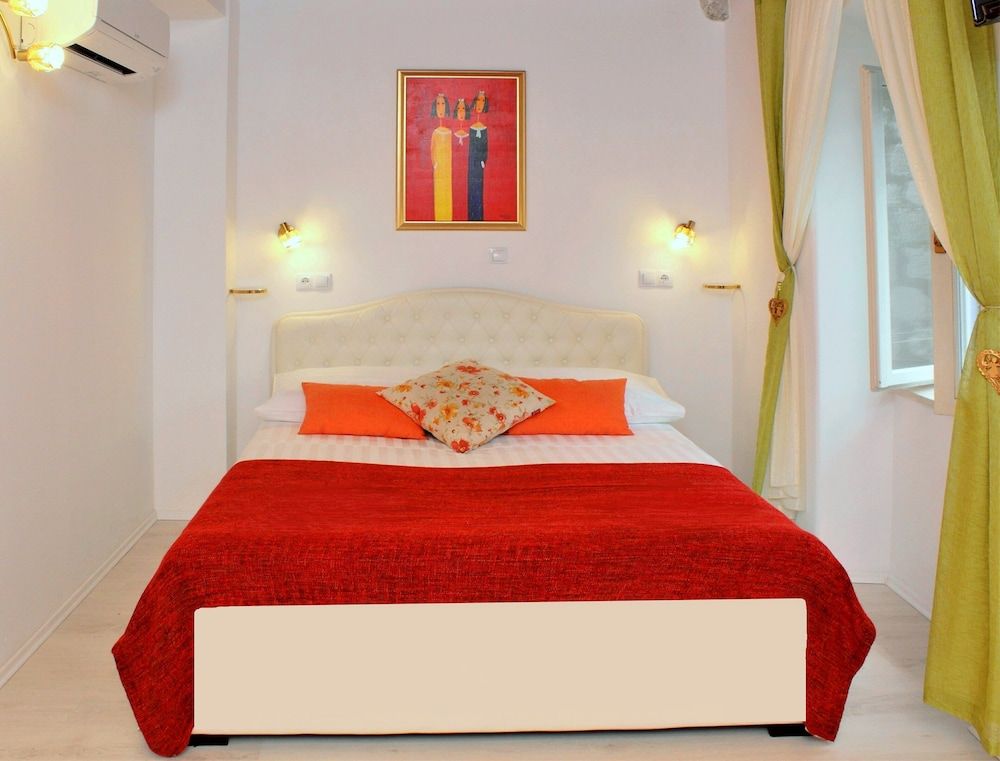 Melek Accommodations Comfort Studio