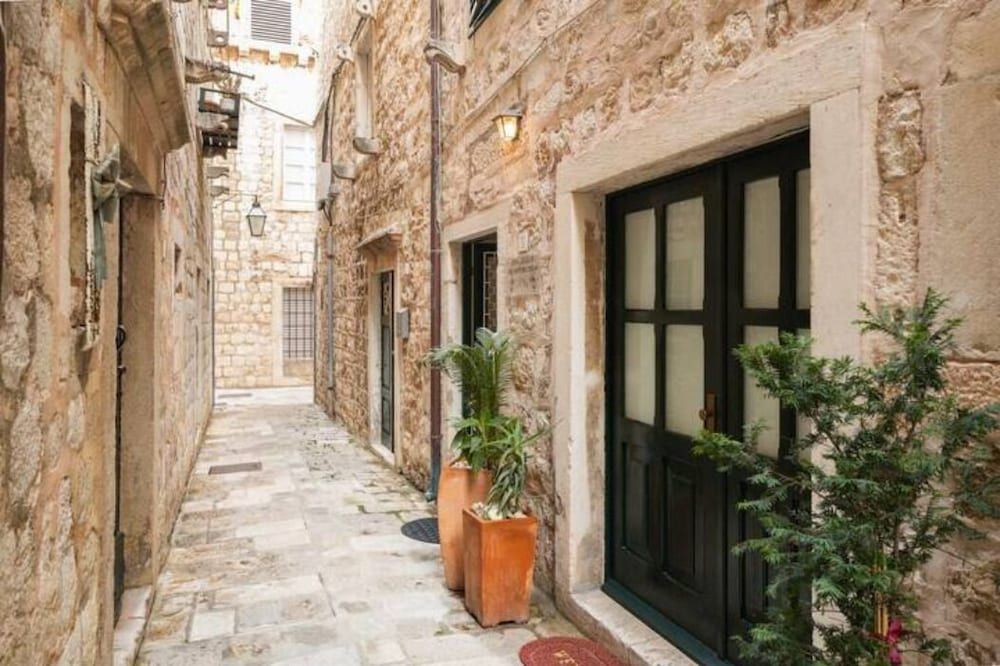 undefined Melek Accommodations 7