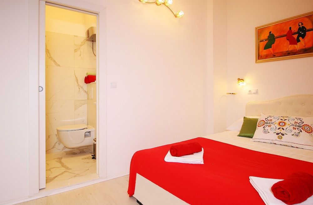 Melek Accommodations Comfort Studio 7