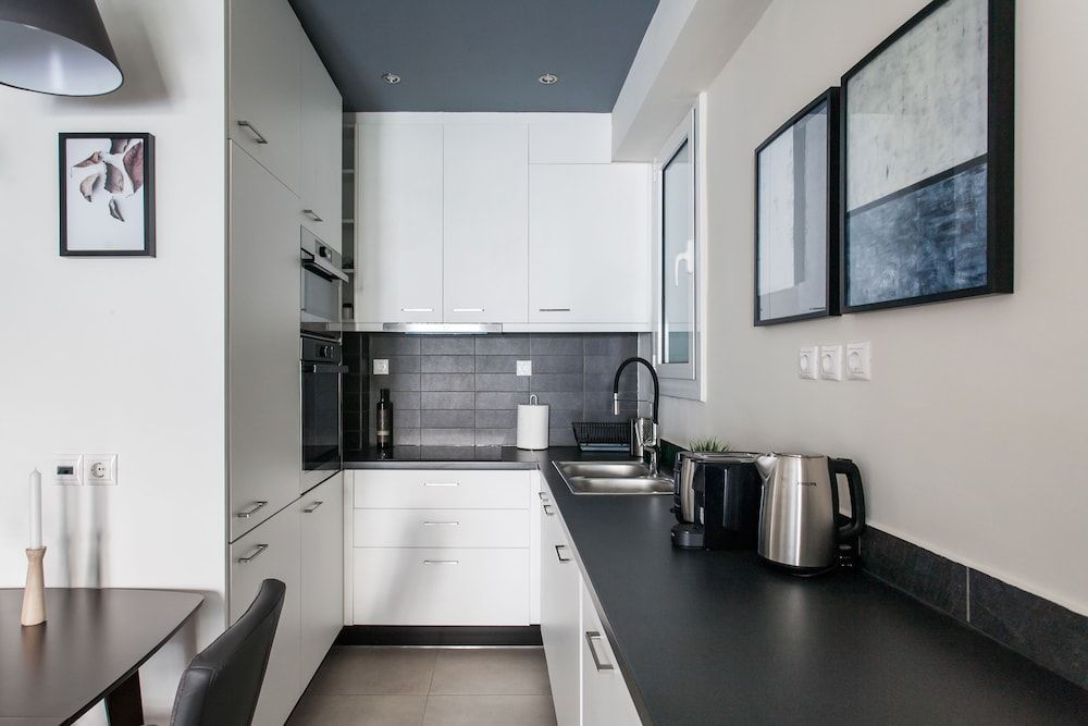 UPSTREET Charming & Comfy 2BD Apt-Acropolis Apartment 9