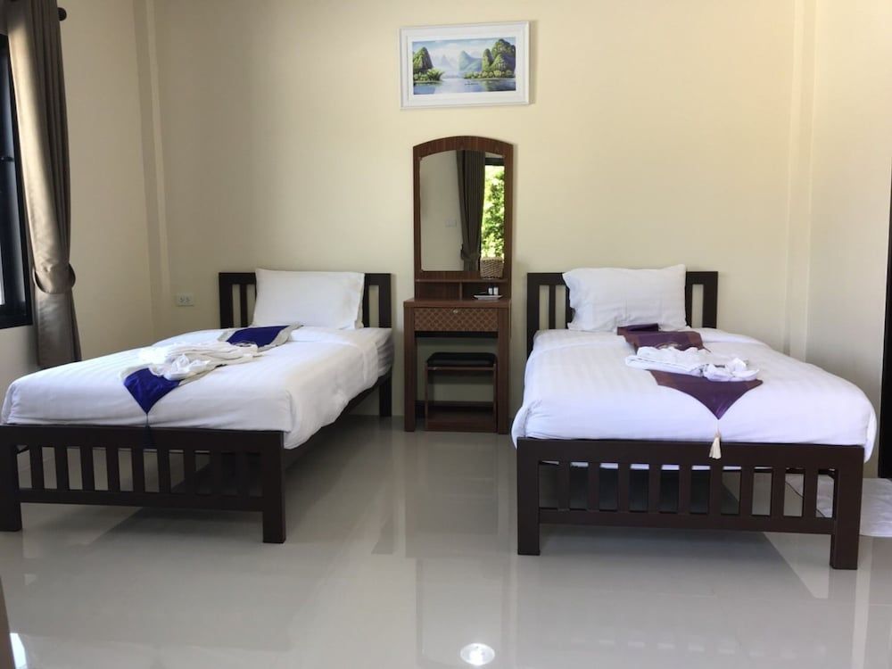 Donsak Ville Standard Twin Room 3