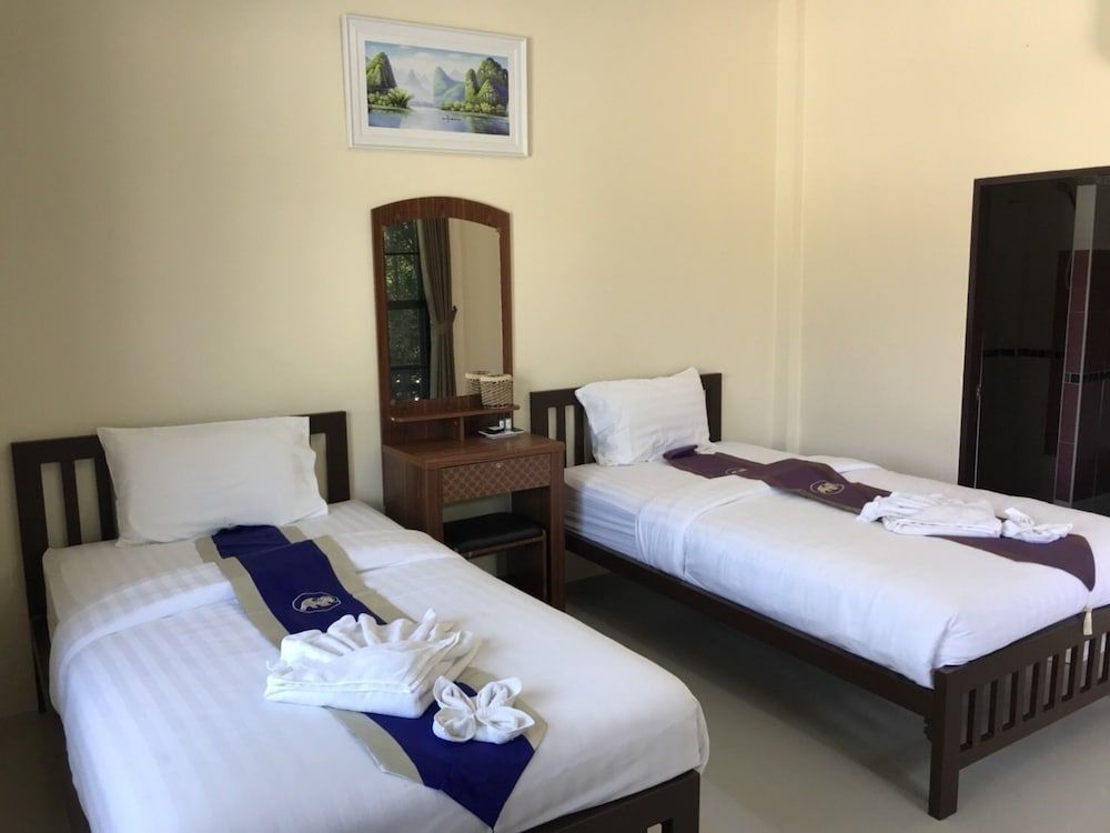 Donsak Ville Standard Twin Room 5