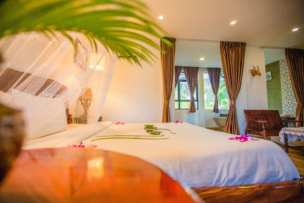 Moloppor Villa Deluxe Double Room, 1 King Bed, Pool View 7