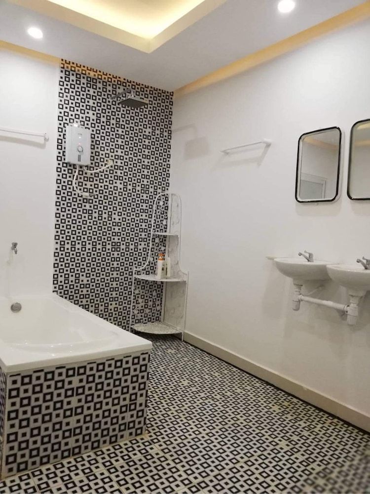 Cat's Hostel Comfort Single Room, 1 Bedroom, Bathtub 3