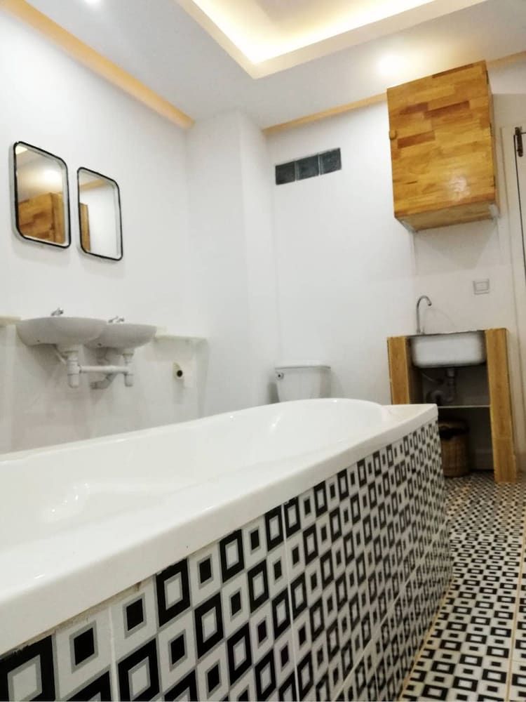 Cat's Hostel Comfort Single Room, 1 Bedroom, Bathtub 4