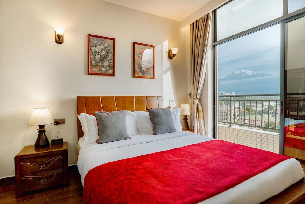 Kibo Palace Hotel Moshi Deluxe Double Room, Balcony, Mountain View