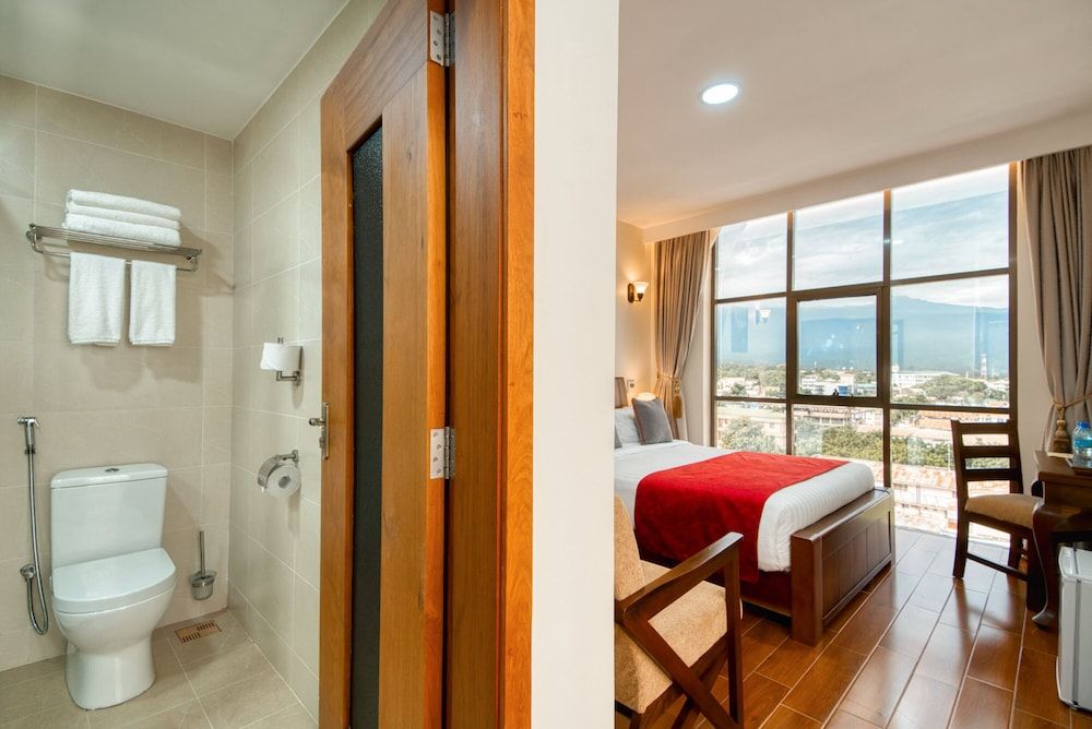 Kibo Palace Hotel Moshi Deluxe Double Room, Balcony, Mountain View 14