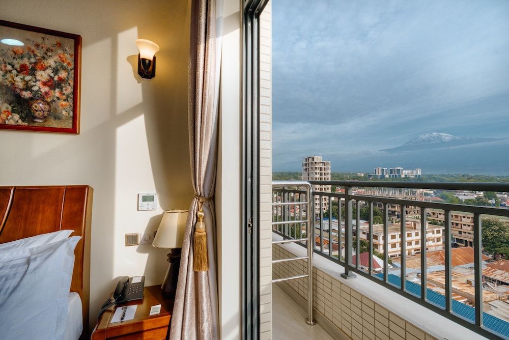 Kibo Palace Hotel Moshi Deluxe Double Room, Balcony, Mountain View 8