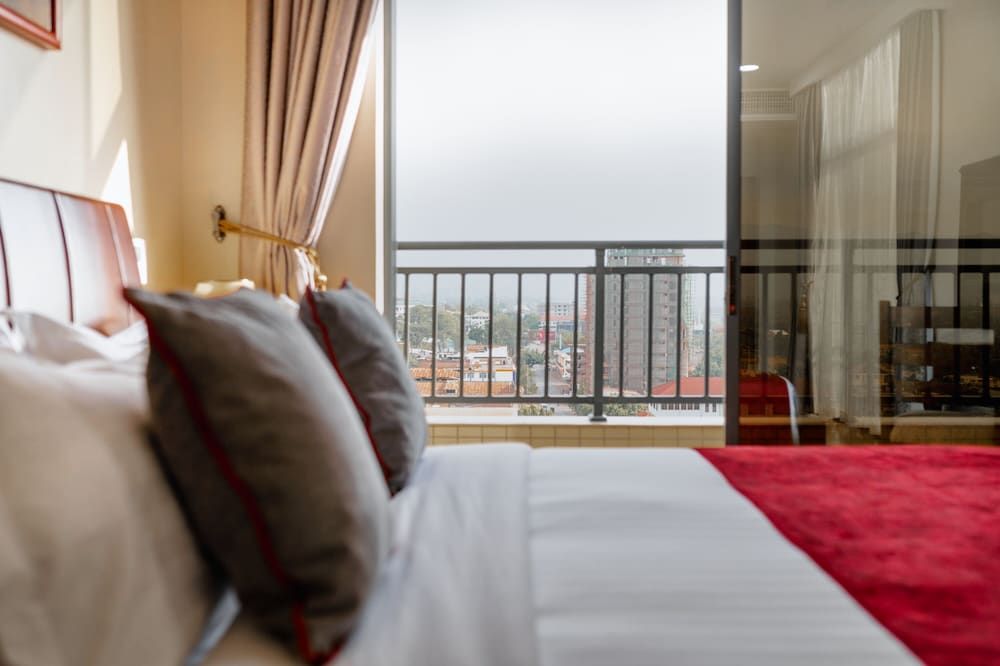 Kibo Palace Hotel Moshi Deluxe Double Room, Balcony, Mountain View 3