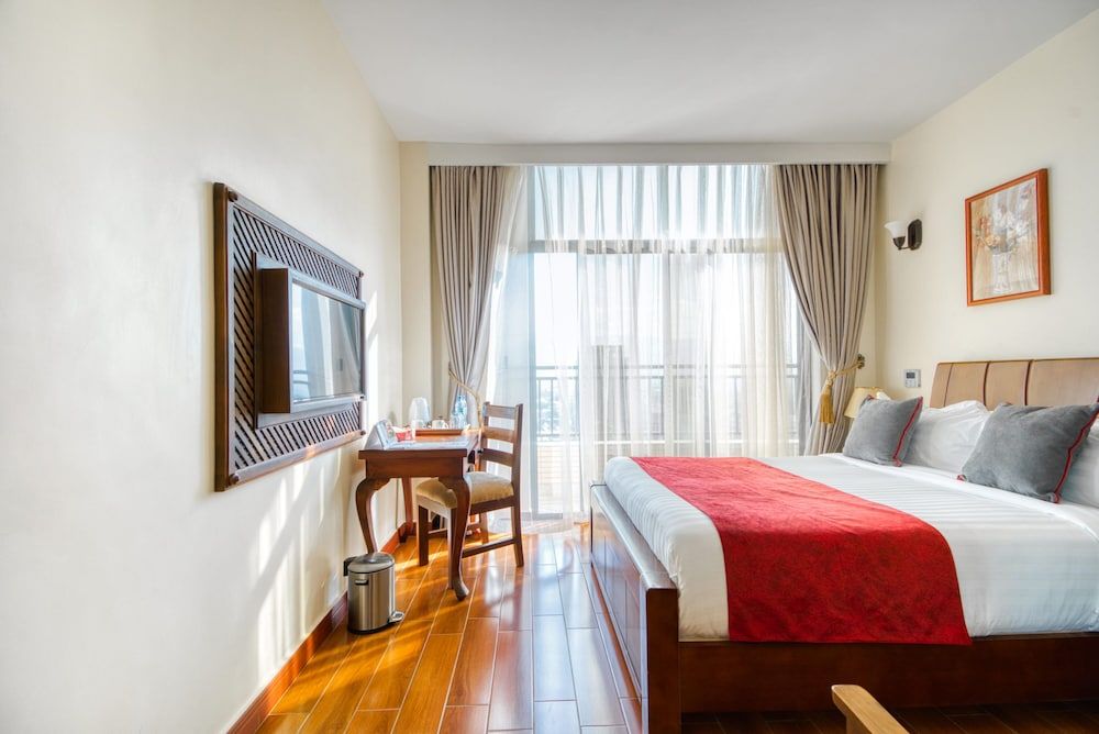 Kibo Palace Hotel Moshi Deluxe Double Room, Balcony, Mountain View 5