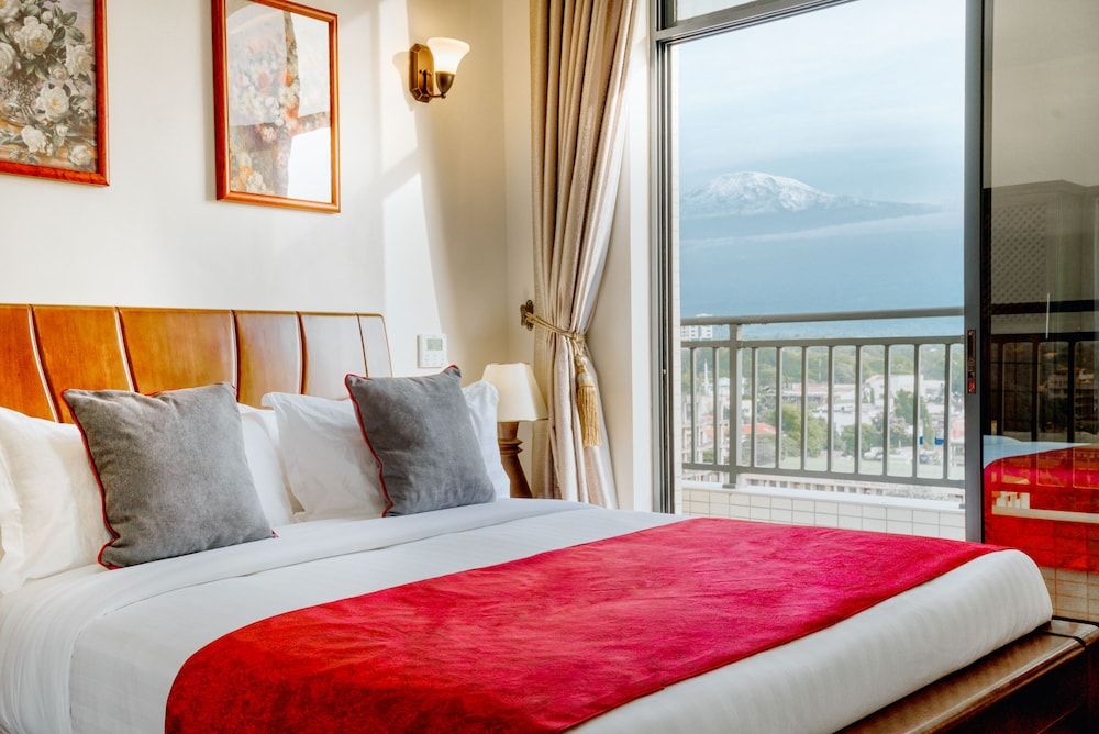 Kibo Palace Hotel Moshi Deluxe Double Room, Balcony, Mountain View 2