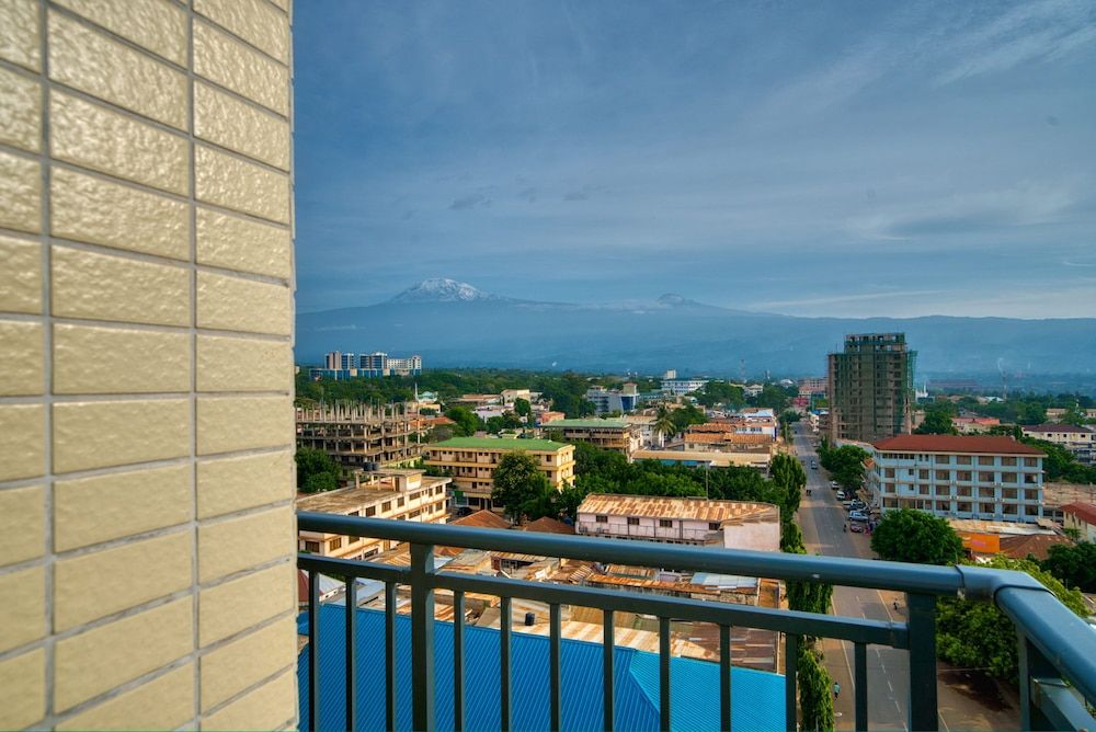 Kibo Palace Hotel Moshi Deluxe Double Room, Balcony, Mountain View 9