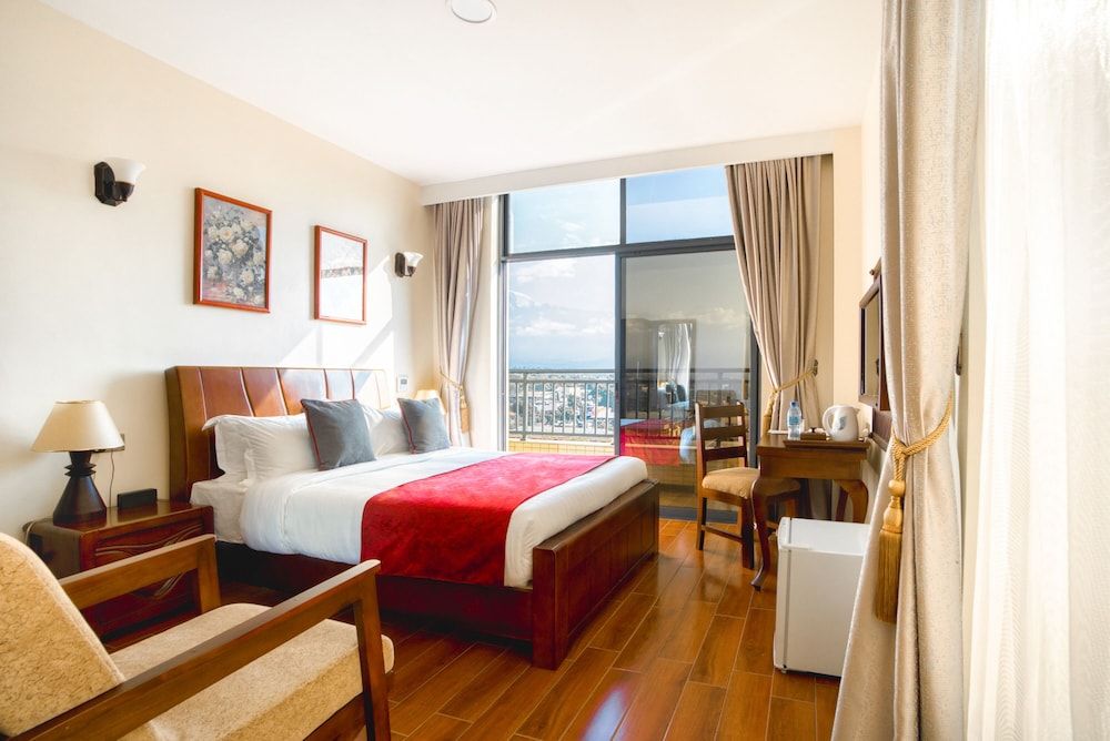 Kibo Palace Hotel Moshi Deluxe Double Room, Balcony, Mountain View 4