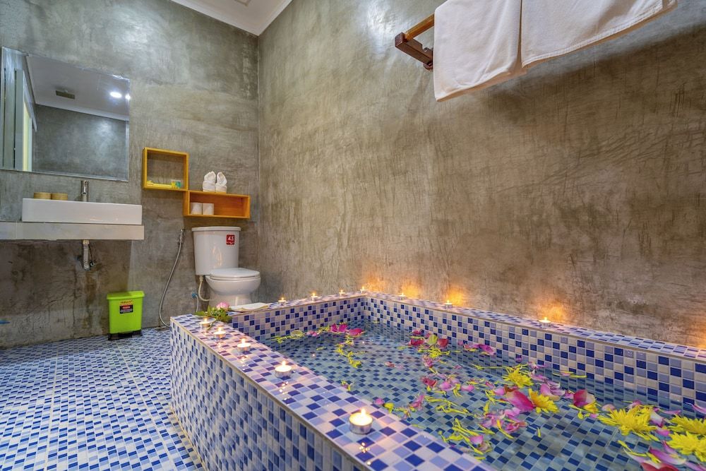 Portable bathtub seat