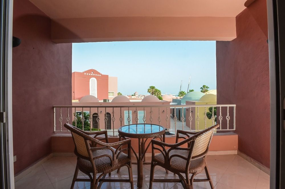 The Bay Hotel Hurghada Marina Family Suite, 2 Bedrooms, Balcony, Partial Sea View 3