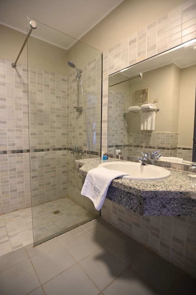 The Bay Hotel Hurghada Marina Family Suite, 2 Bedrooms, Balcony, Partial Sea View 5