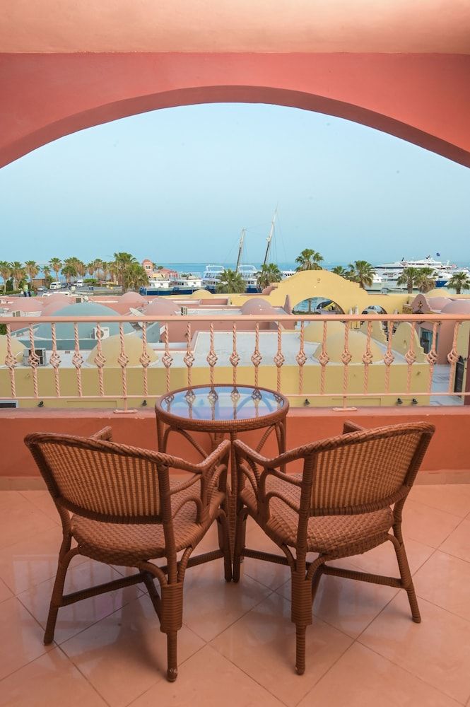 The Bay Hotel Hurghada Marina Family Suite, 2 Bedrooms, Balcony, Partial Sea View 4