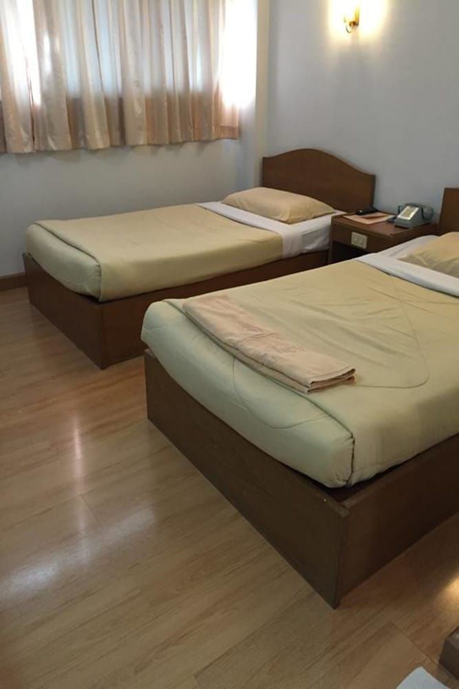 U-Thong Hotel Standard Twin Room 2