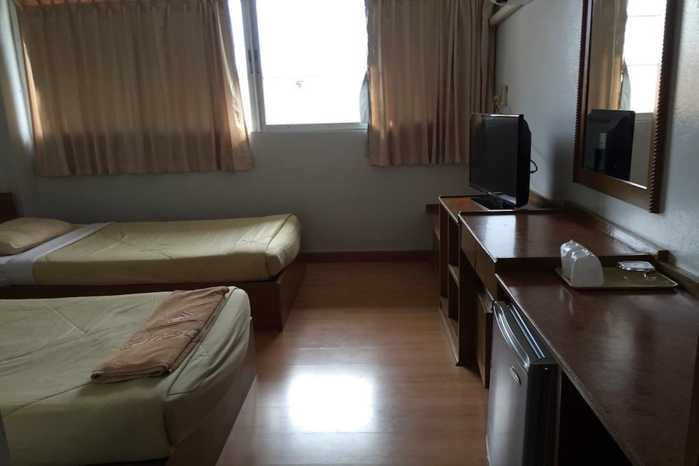 U-Thong Hotel Standard Twin Room 4