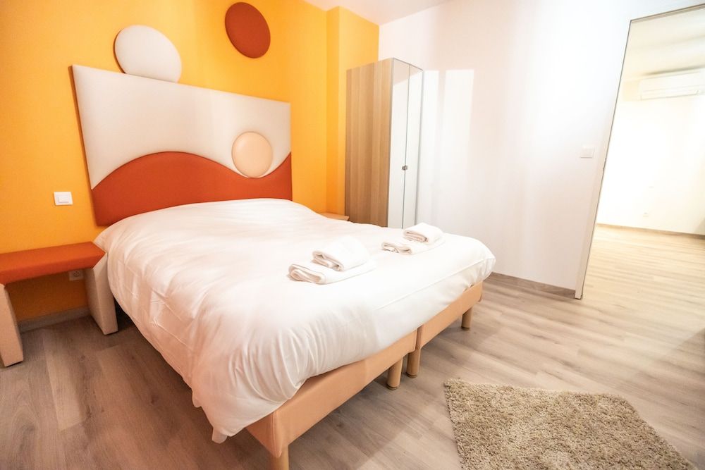 Pavillon Fani Comfort Suite, Ensuite, Canal View 2