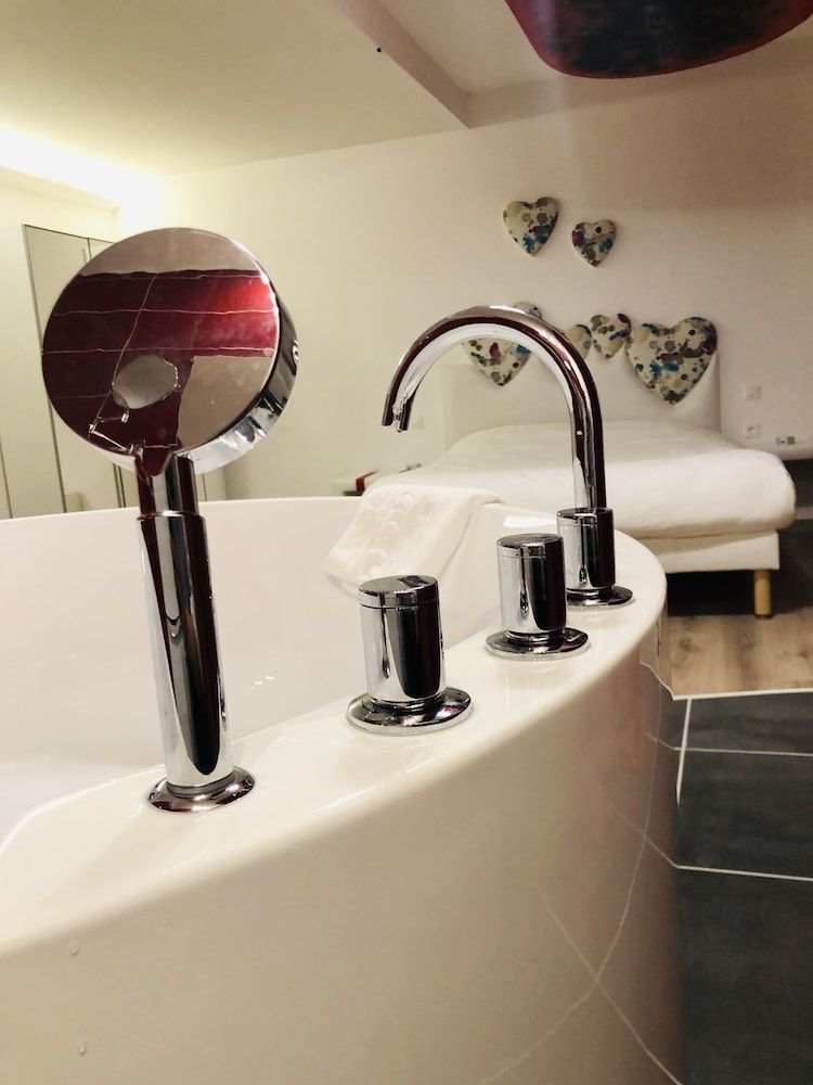 Pavillon Fani Honeymoon Suite, Ensuite, Canal View (Baignoire 2 Personnes) 3