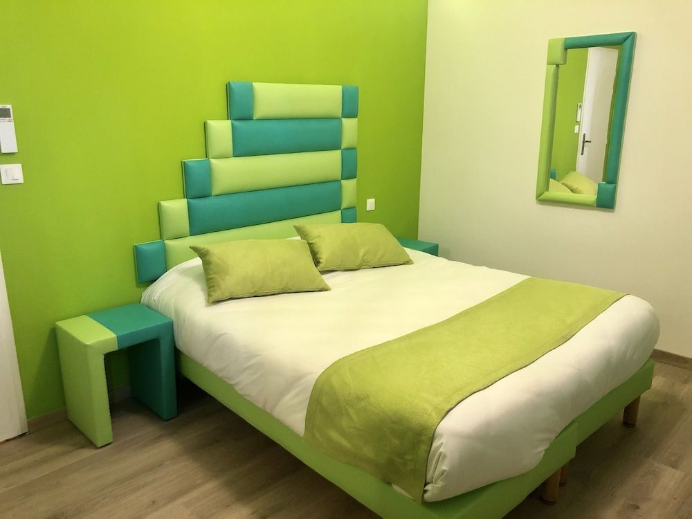 Pavillon Fani Comfort Double Room, Ensuite, Canal View 5