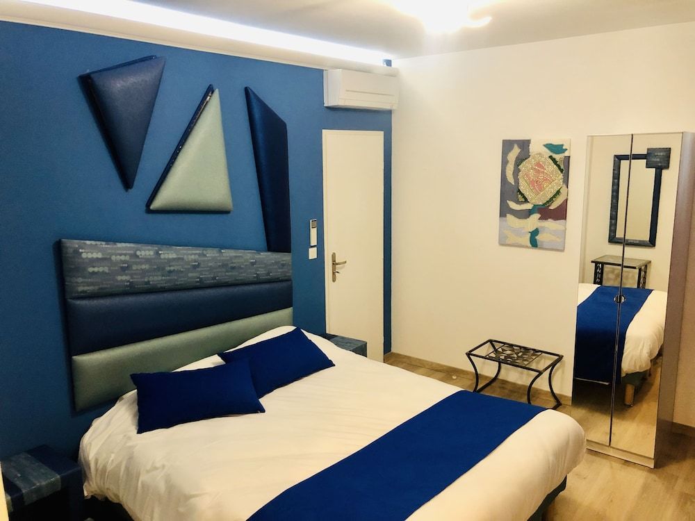 Pavillon Fani Comfort Double Room, Ensuite, Canal View 7