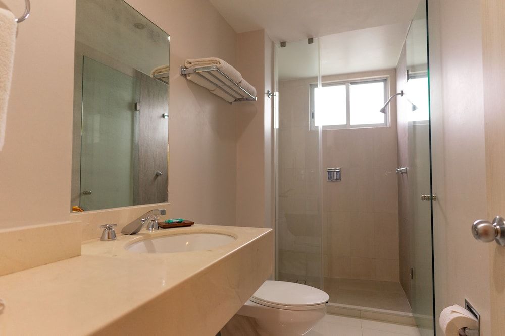 SC HOTEL Family Room 3