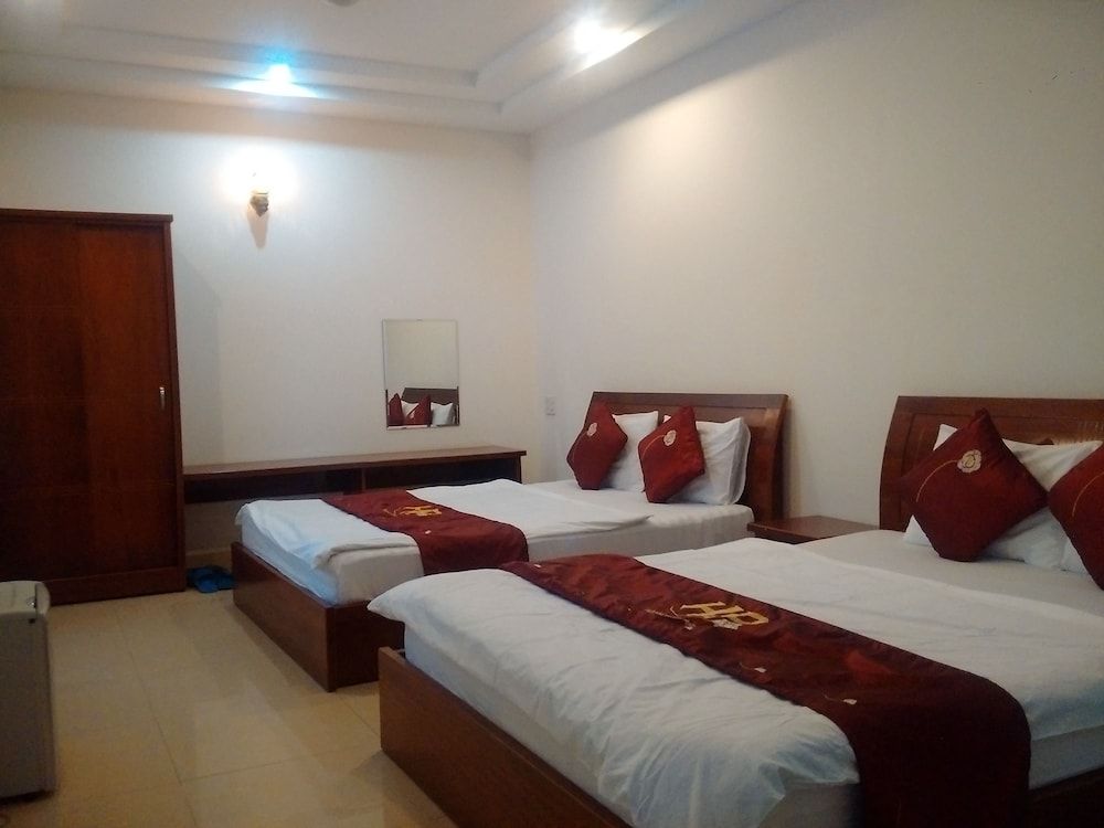 undefined Hanh Phuc Tay Do