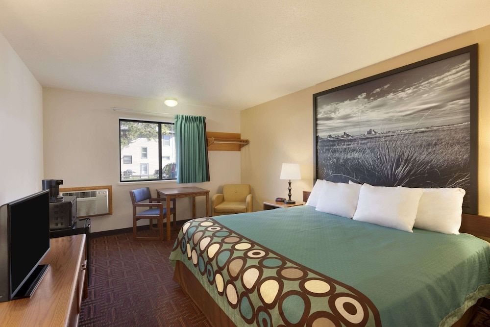 Standard Room, 1 King Bed, Non Smoking, Microwave
