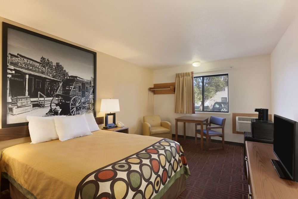 Standard Room, 1 Queen Bed, Non Smoking, Microwave